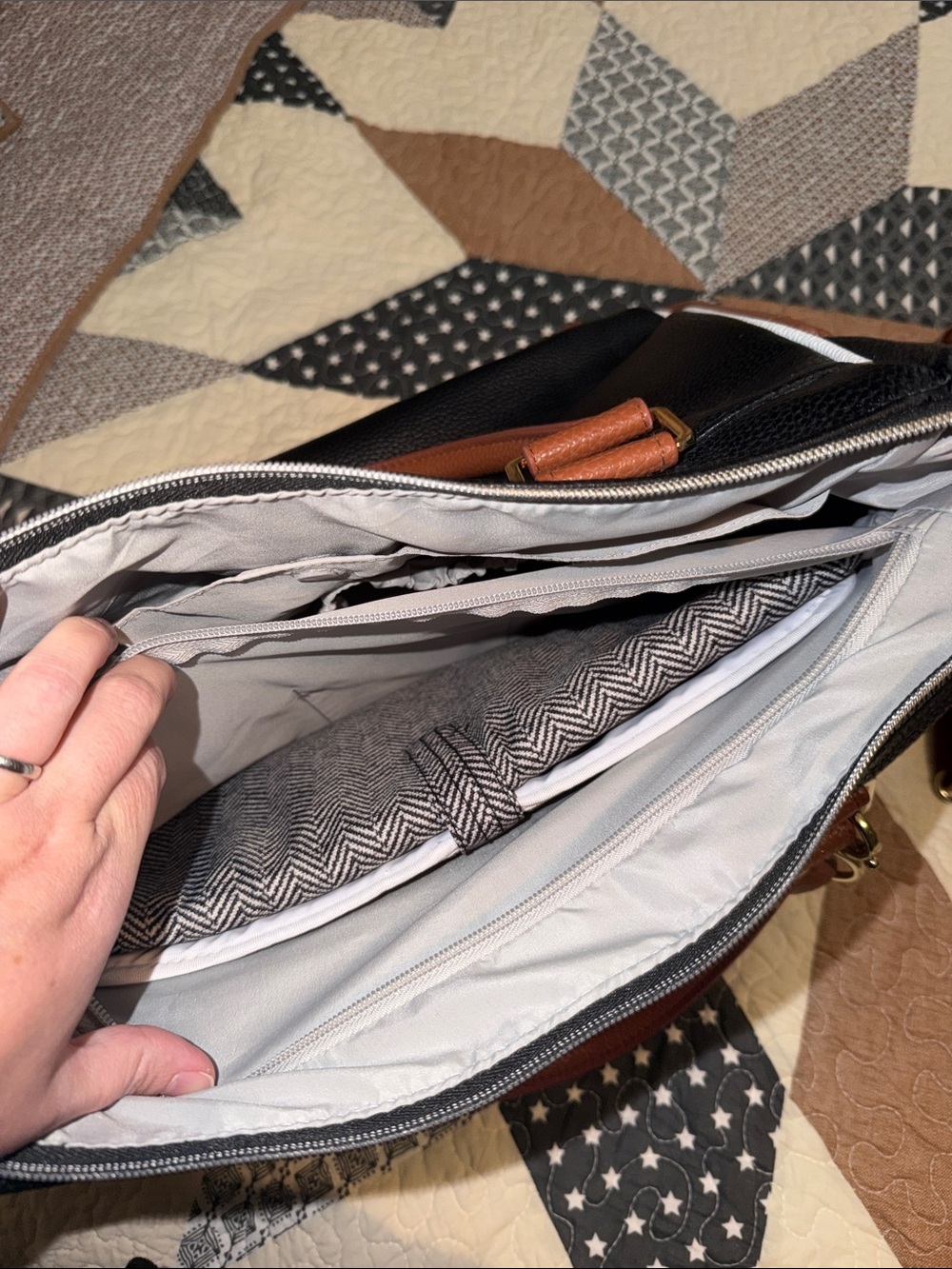 Itzy Ritzy Triple Threat Brown Coffee and Cream Diaper Baby Bag Messenger Tote - Picture 11 of 12